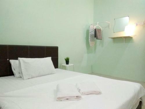 Hostal Anggun Beach Guest House