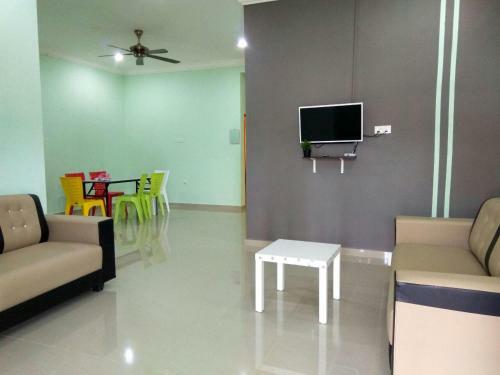 Hostal Anggun Beach Guest House
