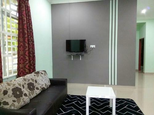 Hostal Anggun Beach Guest House
