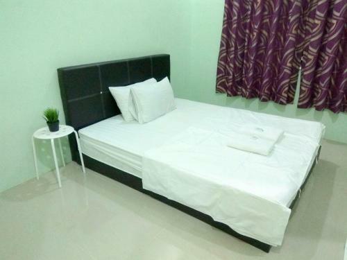 Hostal Anggun Beach Guest House
