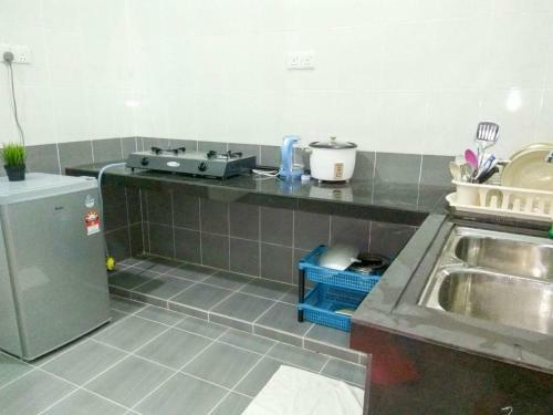 Hostal Anggun Beach Guest House
