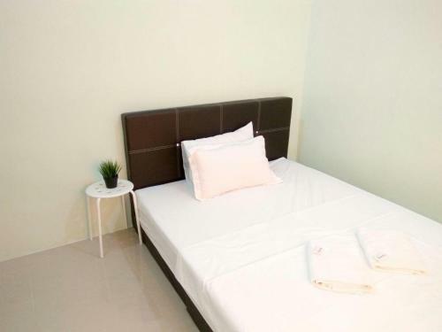 Hostal Anggun Beach Guest House
