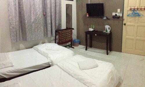 Hostal Anggun Beach Guest House