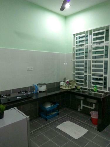 Hostal Anggun Beach Guest House