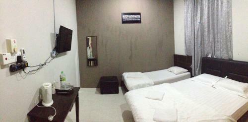Hostal Anggun Beach Guest House