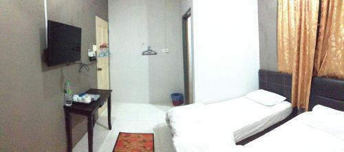 Hostal Anggun Beach Guest House