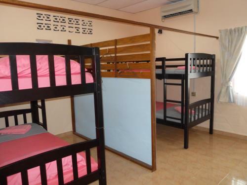 Albergue Rainbow Lodge Female Dorm