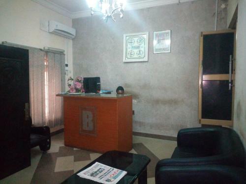 Hotel Bayse One Executive Suites And Bar