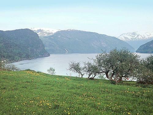 Three-bedroom Holiday Home In Nordfjordeid 2