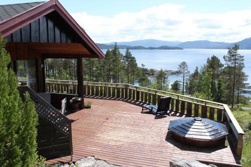 Lodge Tustna Ladestasjon