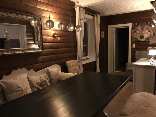Stor Flott T�mmer Hytte
