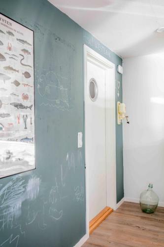 Spacious And Modern Apartment. �rland