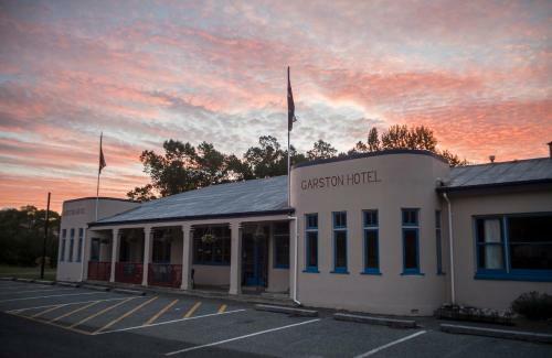 Garston Hotel & Cafe