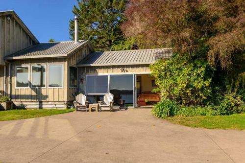 Rotorua Lakes Luxury Lakeside Bed And Breakfast