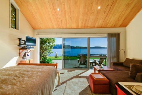 Rotorua Lakes Luxury Lakeside Bed And Breakfast