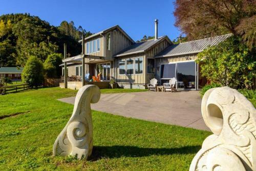 Rotorua Lakes Luxury Lakeside Bed And Breakfast