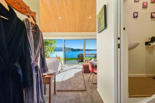 Rotorua Lakes Luxury Lakeside Bed And Breakfast