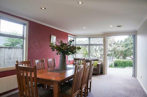 Relax On Richmond - Modern Large Beach House