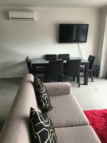 Oxley's Family Apartment
