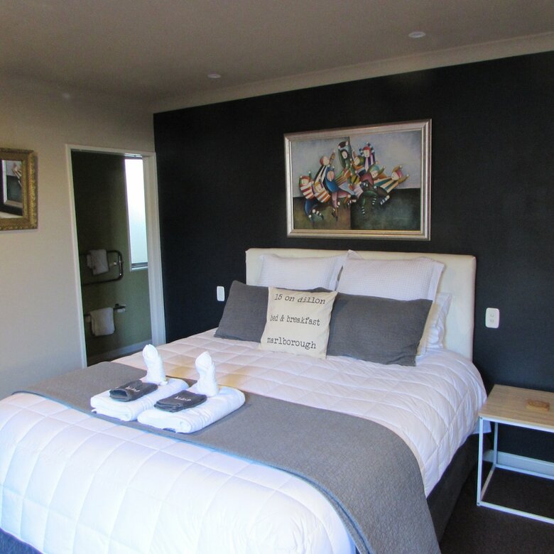 15 On Dillon Bed & Breakfast