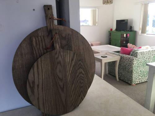 Sunny, Stylish & 2 Minutes From The Beach