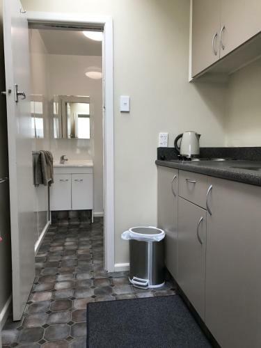 469 On Thames Motels And Cafe