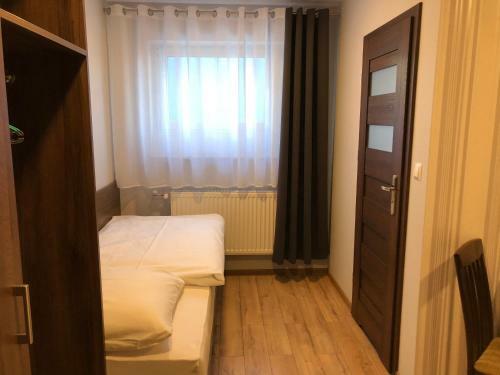 Albergue Noclegi Miko?�w