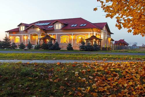 Dworek R�?any Hotel & Restauracja