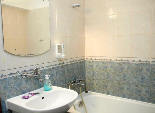 Rosuites - City Central Apartments
