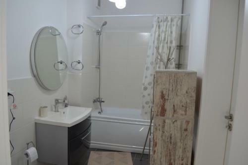 Apartamento Victoria Plaza Two Bdr Apt