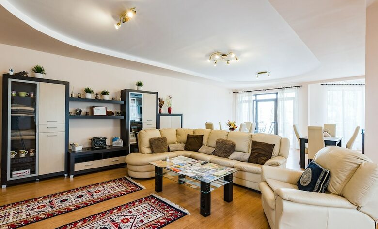 Hostal Flora Luxury House