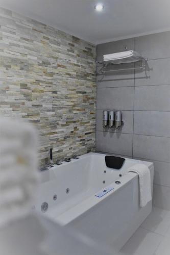For You Apartments Gold & Silver