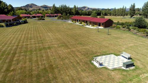 Longbourne Lodge Motel