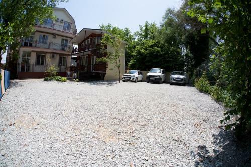 Hostal Edem U Reki Guest House