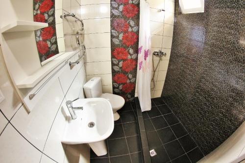 Hostal Lakoniya Guest House