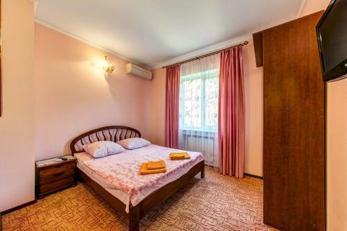 Hostal Ellina Guest House
