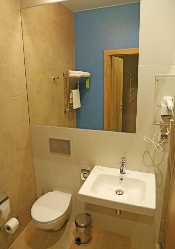 Europa Hotel And Apartment