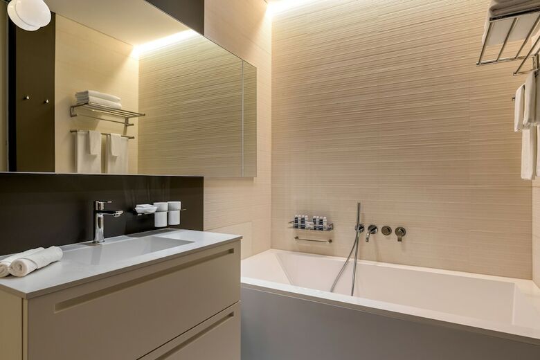 Crystal House Suite Hotel & Spa