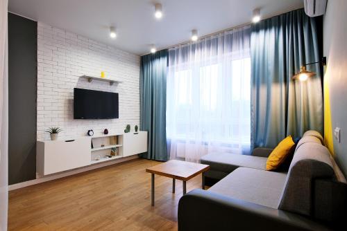 Apartment With River View (Oktyabrskaya 57)