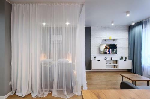 Apartment With River View (Oktyabrskaya 57)
