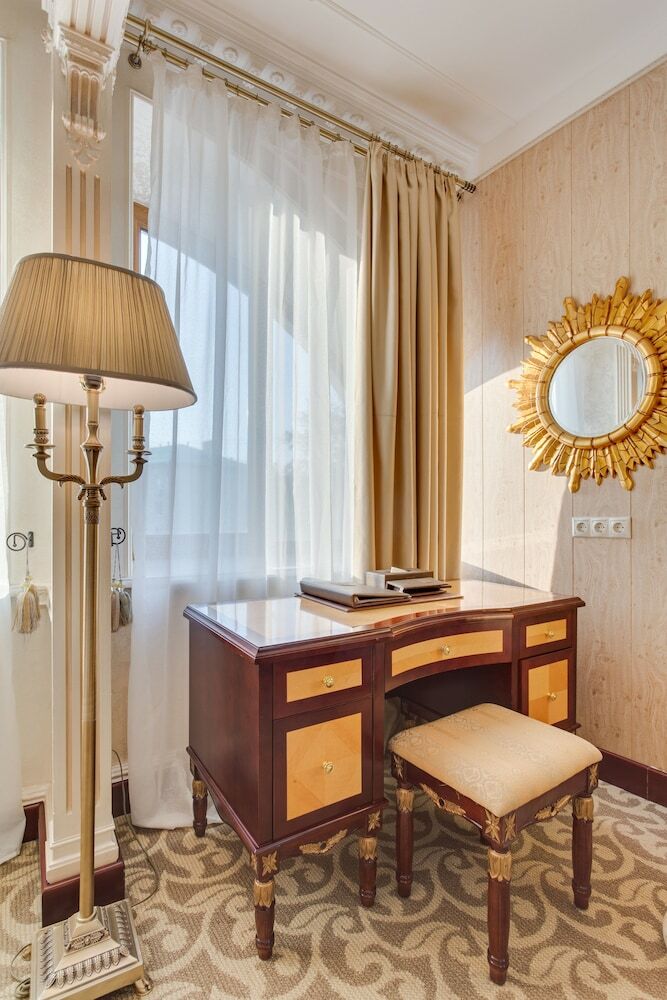 Golden Rooms Hotel