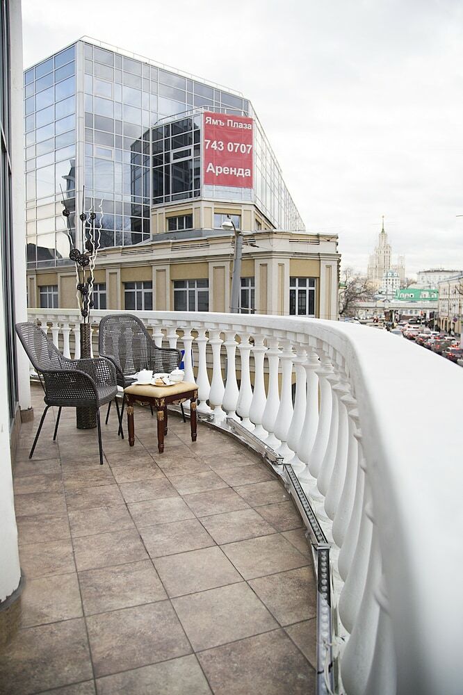 Golden Rooms Hotel