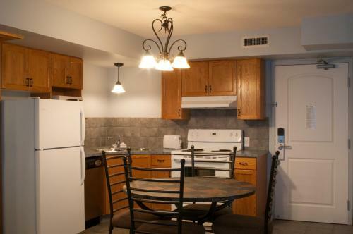Hotel Misty Mountain Inn & Suites