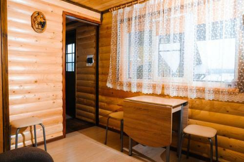 Hostal Holiday Home Tihotut