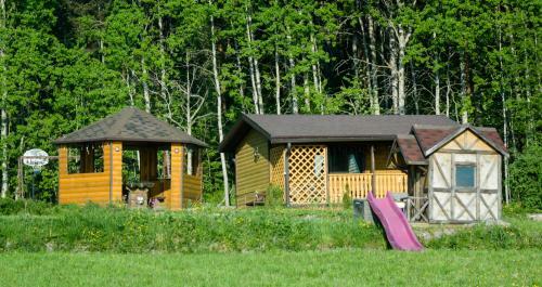 Hostal Holiday Home Tihotut