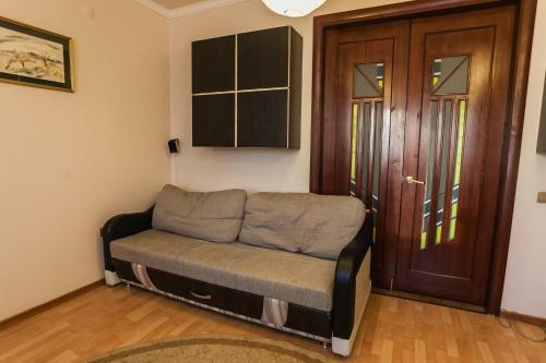 Apartamento 2kv Alieksandra Matrosova 1/2