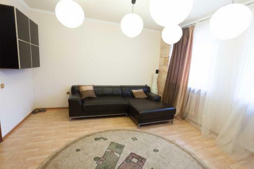 Apartamento 2kv Alieksandra Matrosova 1/2