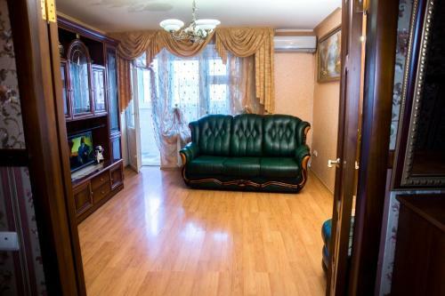 Apartment On Druzhby 105