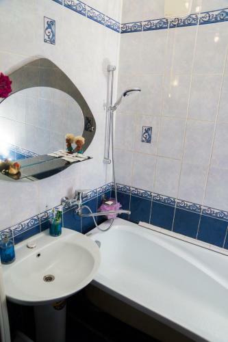 Apartment On Druzhby 105