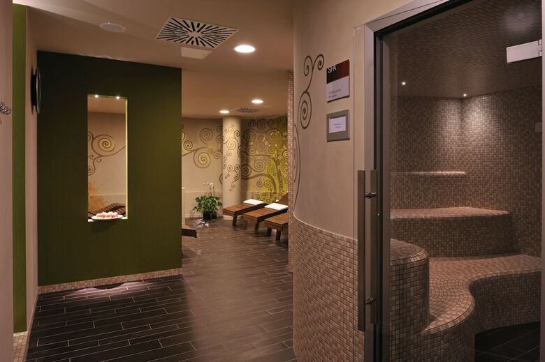 Lambergh Chateau & Hotel